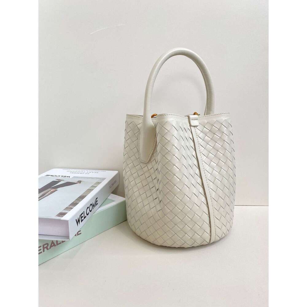 New Trend Genuine Leather Women's Niche Single Shoulder Crossbody Large Capacity Handwoven Sheepskin Handheld Bucket Bag designer bag B5