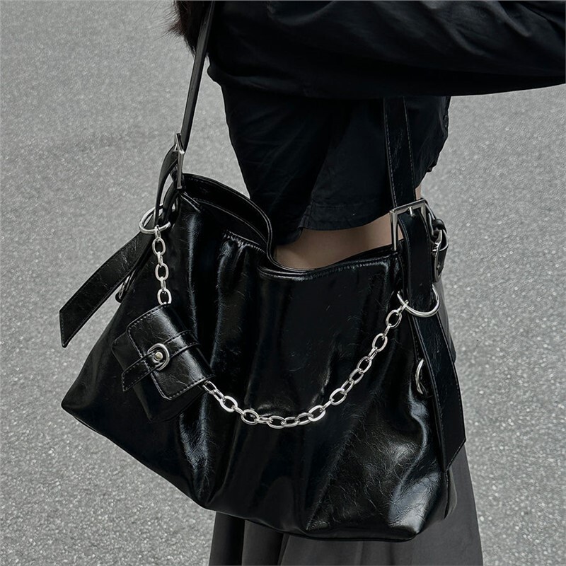 Autumn New Women's Shoulder Bag Black Large Capacity Armpit Bag Spicy Girl Commuting Style Handbag Casual Retro Chain Women's Crossbody Bag 