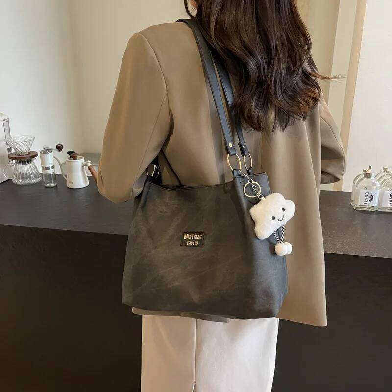 Designer Luxury Large Capacity Chain Tote Women S New Trendy Versatile Commuting Class Student One Shoulder Armpit Bag Exquisite Chic Concise