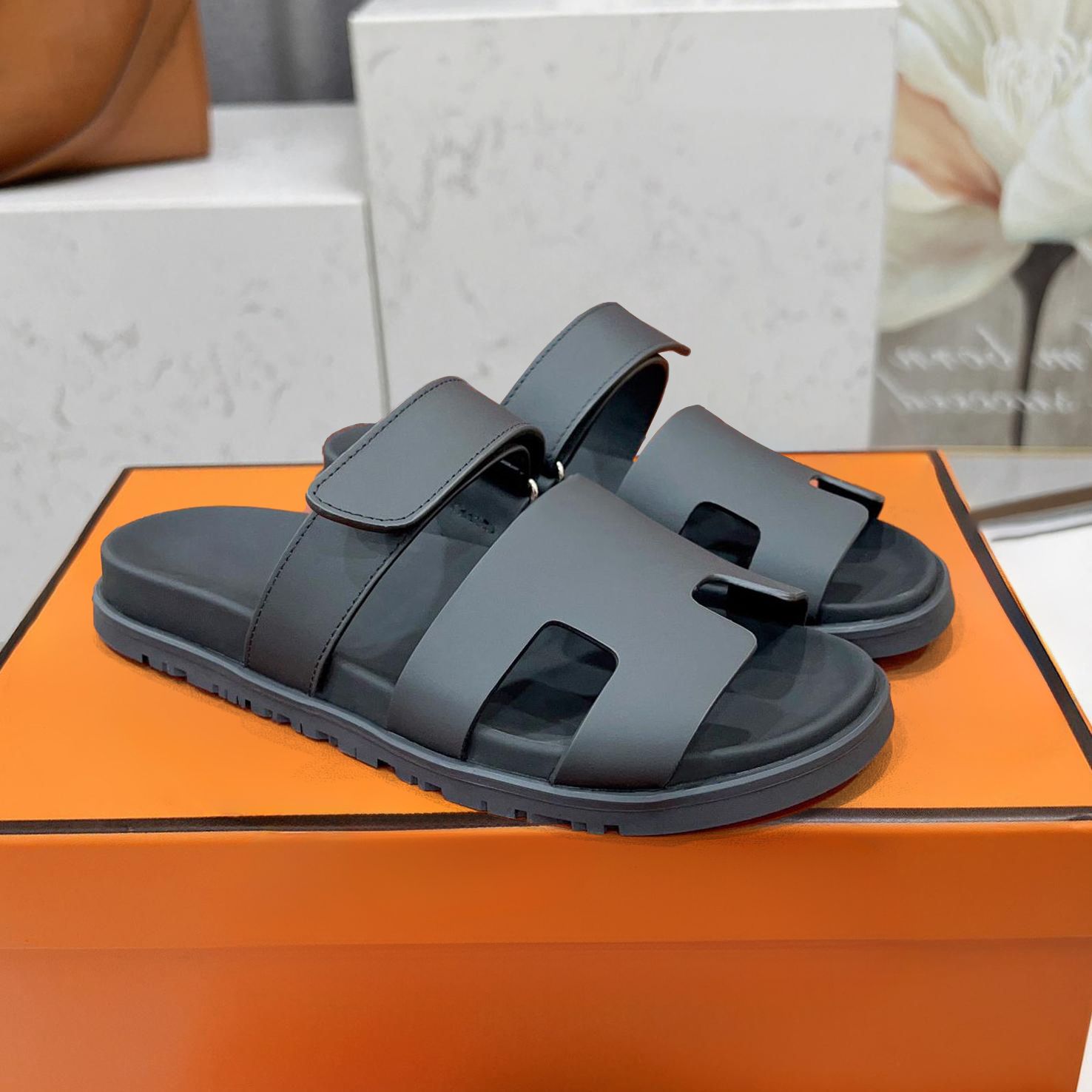 chypre sandals Designer Genuine Leather Women Man Slides Oran Sandal Summer Flat Shoes Fashion Outdoor Beach Slippers