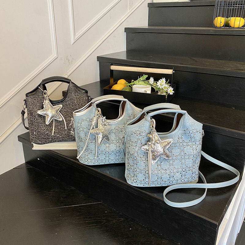 Fashionable Women's Versatile Hot Diamond Handbag Free Shipping Designer Niche Simple Single Shoulder Crossbody Bag New Korean Bucket Bag Luxury 