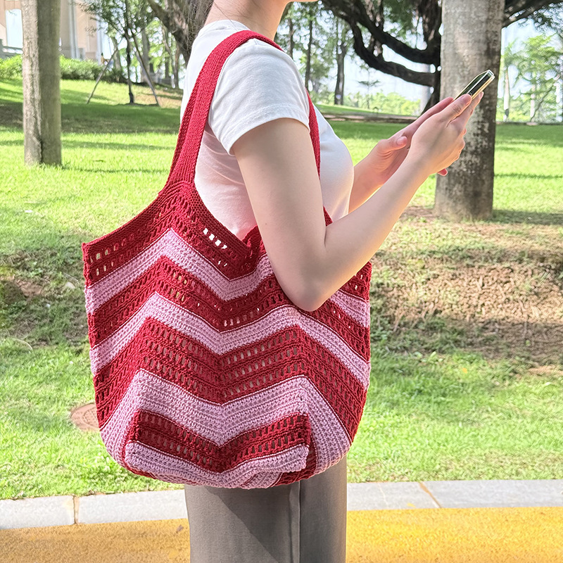 2025 Autumn New Women's Shoulder Bag Commuting Women's Hollow Woven Bag New Large Capacity Leisure Vacation Knitted Bag Autumn New Designer 