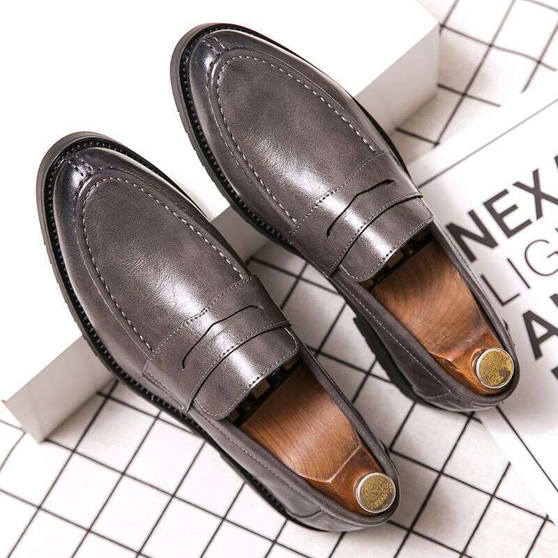 2025 Leather Four Seasons Korean Slip-On British Style Round Toe Loafers Breathable Lazy Casual Men's Shoes Trendy