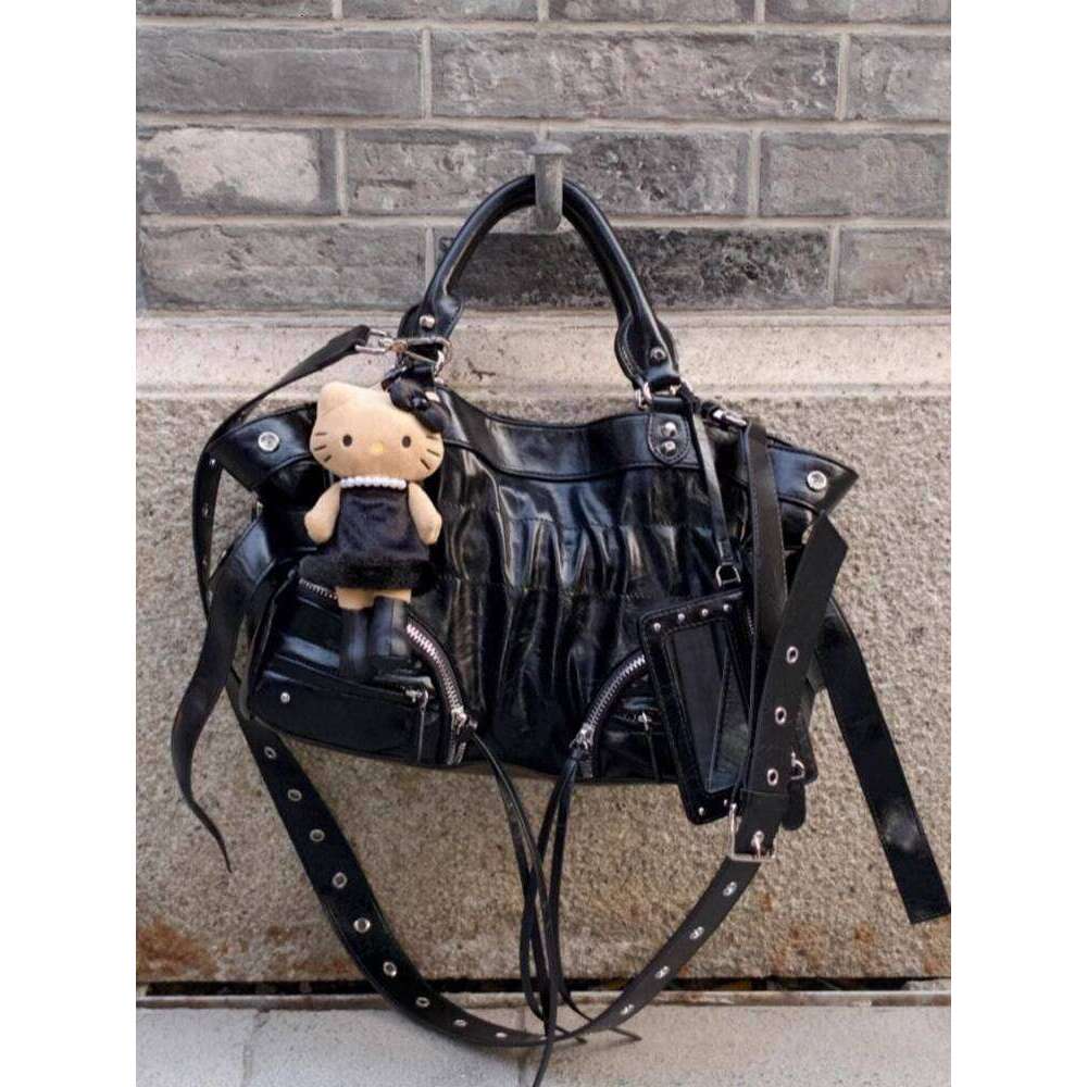 Designer Bag Tote Bag Shoulder Bag New Hot Girl Oil Wax Leather Rivet Design Large Capacity Motorcycle Single Shoulder Crossbody Commuter Handheld Tot