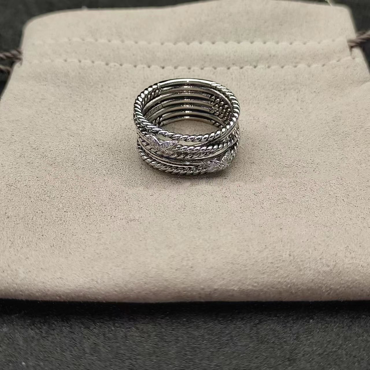 2025 Christmas New DY Jewelry Retro Ring Couple Trend Fashion Simple Spiral Design Colored Crystal Ring