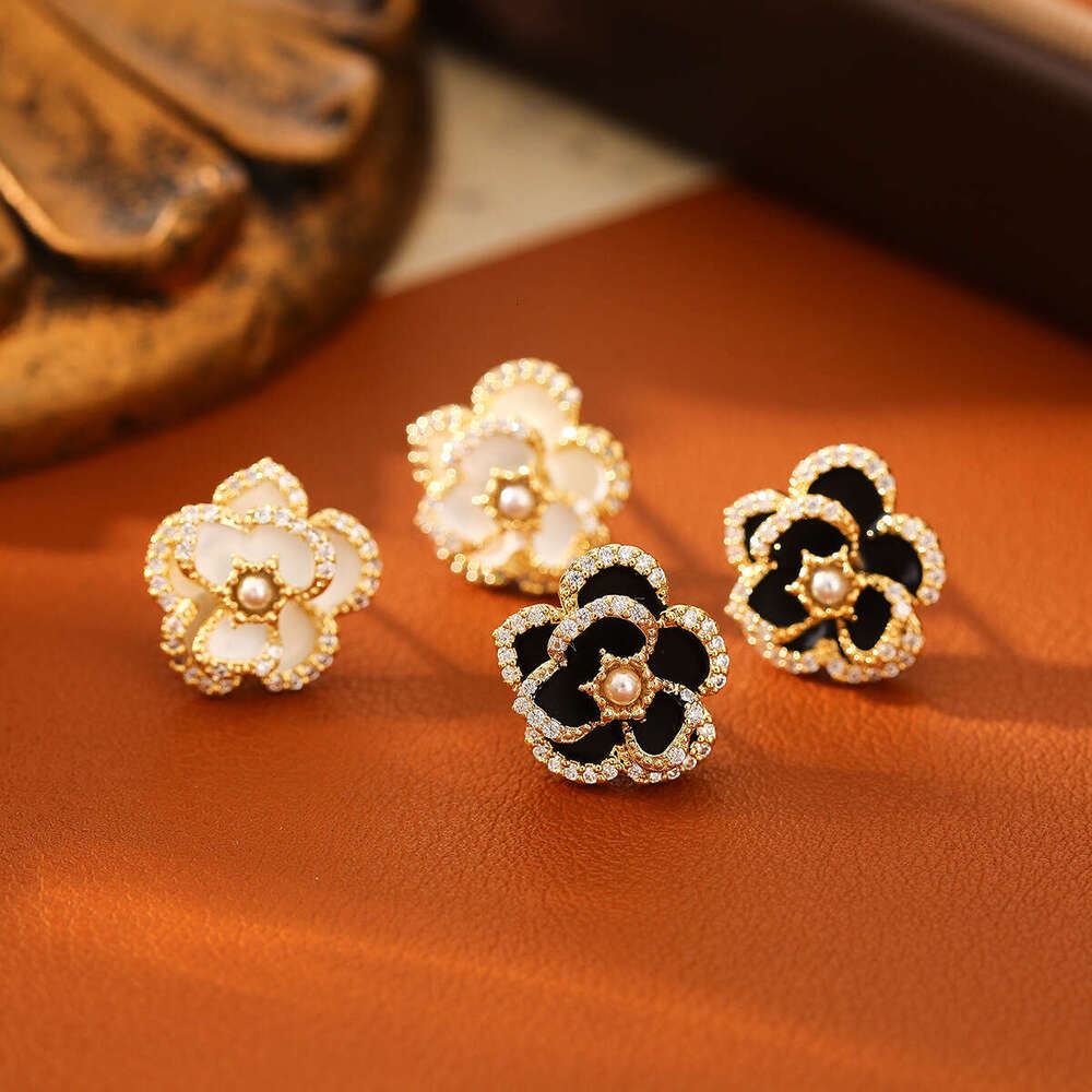 New Camellia Stud Sier Needle Niche Personality Design Earrings Elegant French Style Flower Women's Ear Jewelry