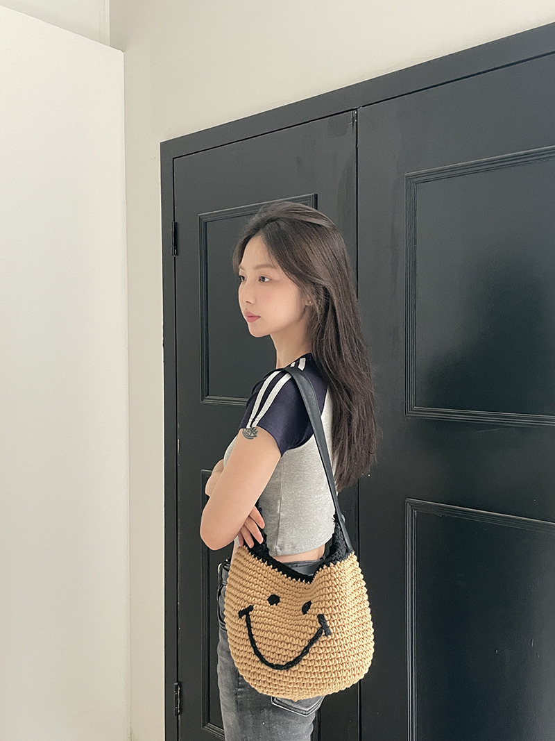 2025 Autumn New Women's Shoulder Bag New Large Capacity Hand Woven Bag Smiling Face Shoulder Bag Autumn New Designer Bag, Handbag