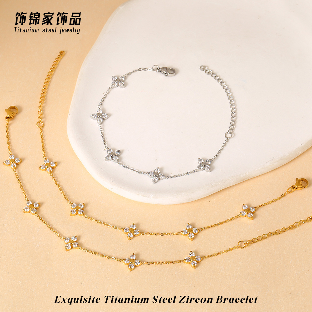 Japanese and Korean Lucky Four-Leaf Clover Star Bracelet for Women, Light Niche Design, High-End Feel, Non-Fading, Stackable Jewelry Jewelry for Women