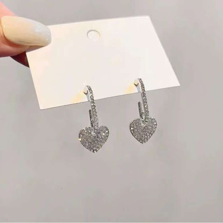 DHcollections Korean Style Heart 2024 New Trend Niche Design High-end Light for Women Summer Temperament Stud Earrings