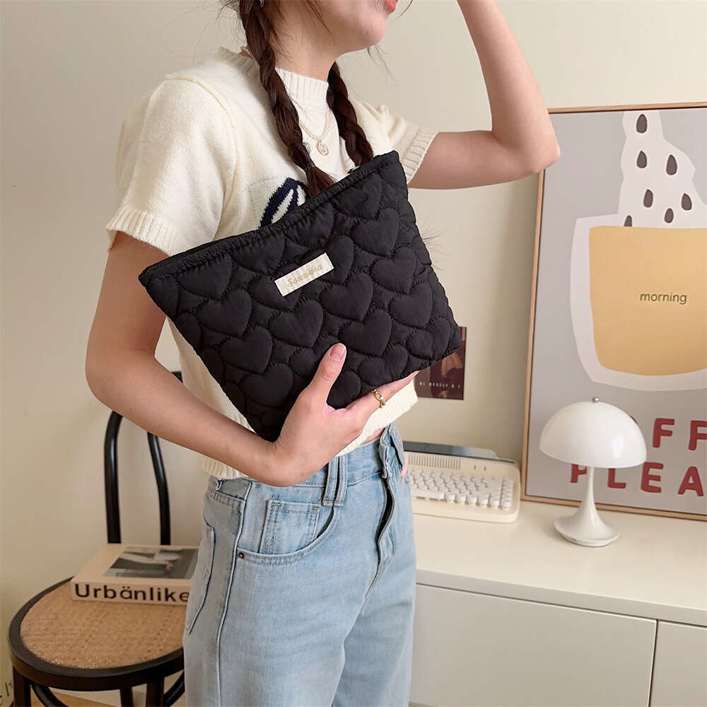 Heart-Shaped Quilted Cotton Clutch with Multiple Compartments for Cosmetics & Coins