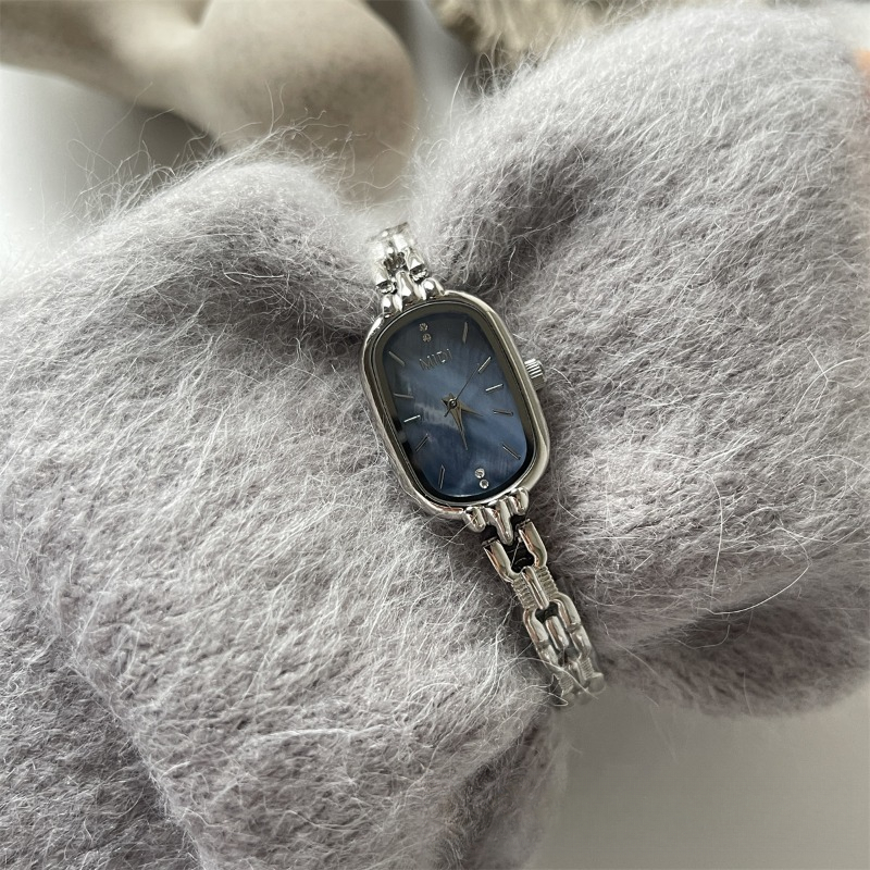 Womens Small Dial Elegance Quartz Timepiece - Fine Craftsmanship & Luxury Design