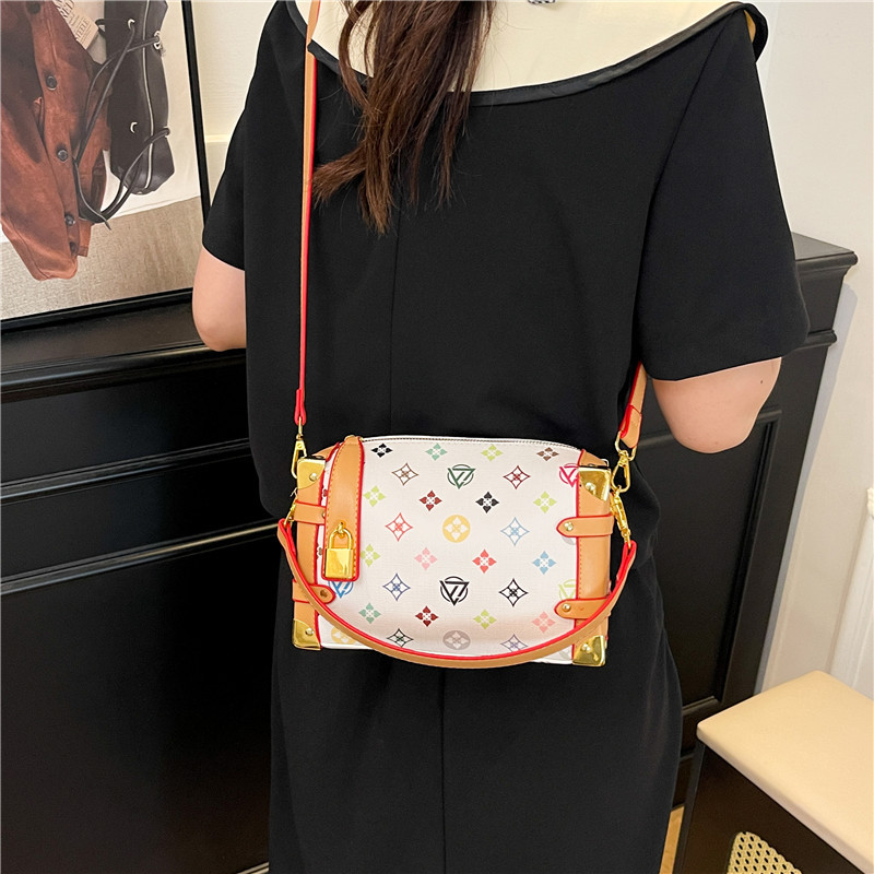 hot free shipping designer shoulder bags casual fashionable Light luxury Tote bag outdoor high-capacity Boston bag for women