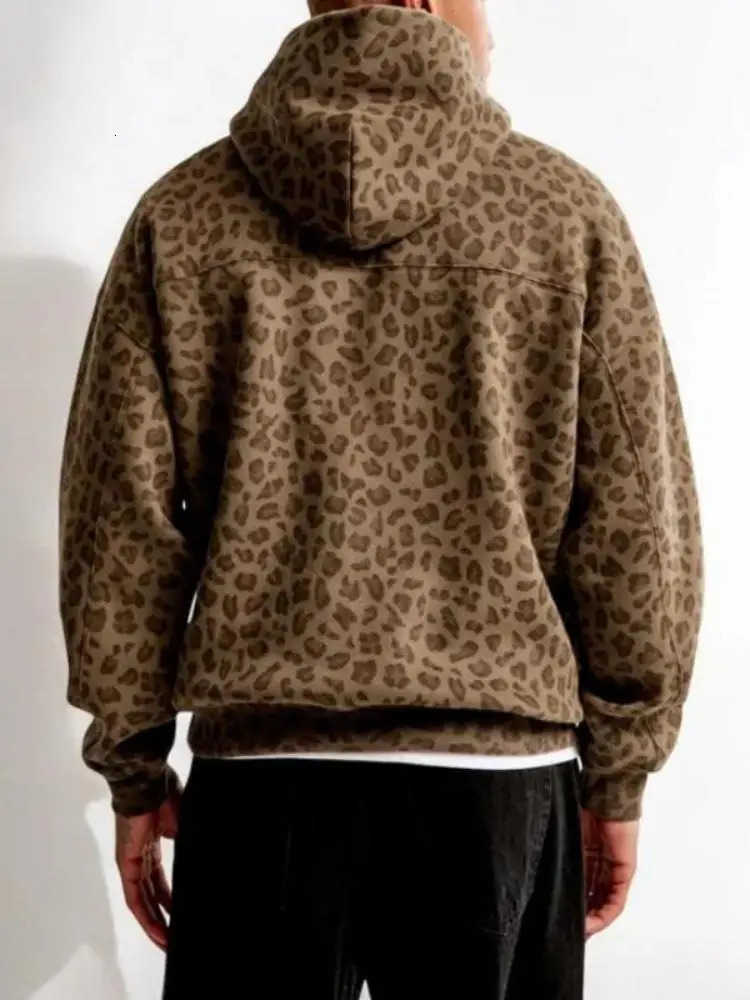 The autumn and winter leopard print hooded sweatshirt loose pullovers for men women tops 250814