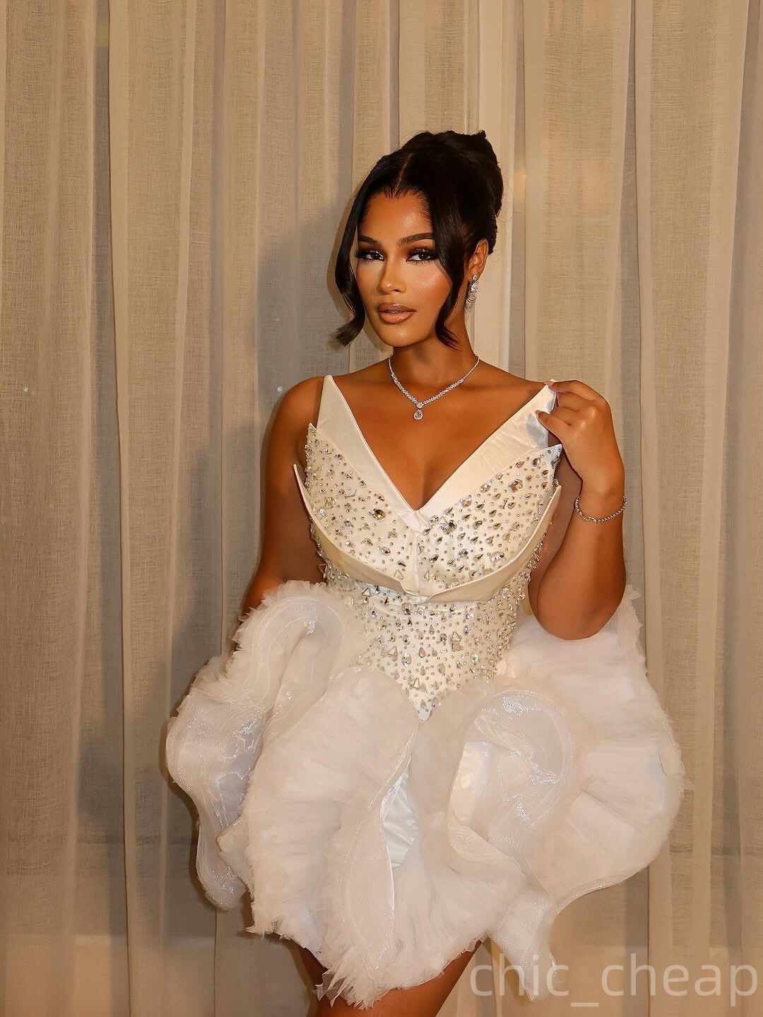 Chic Iovry Ball Gown Cocktail Dress Sweetheart Beaded Crystals Tiers Stylish Short Mini Graduation Homecoming Dresses For Special Occasions Sweetheart