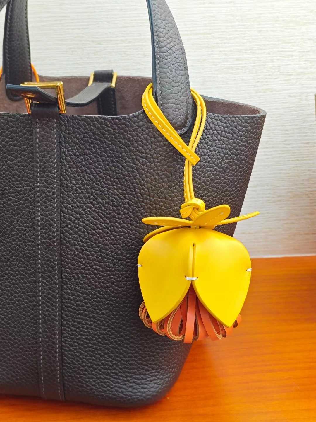 New Leather Tassel with Flag Charm Hanging Decoration Ornament for Handbag Backpack Car Purse Keychain 3 Y250815