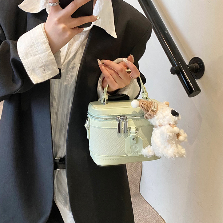 New Women's Handmade Woven Handbag Free Shipping Designer Lightweight Luxury Box Texture Commuting Shoulder Bag Fashion Casual Makeup Bag