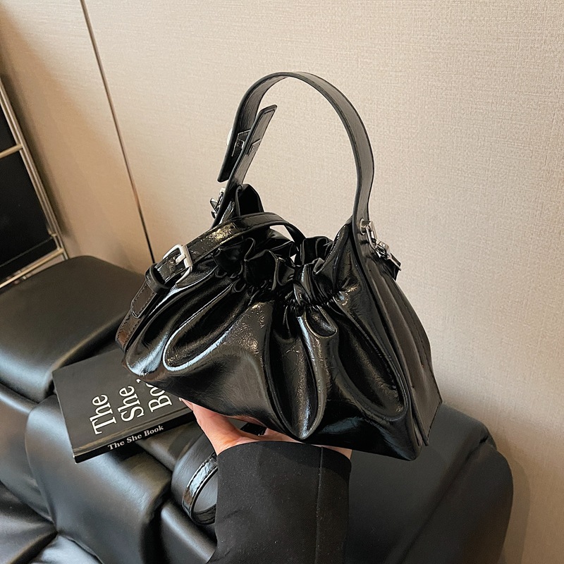 Chic Pleated Bucket Bag with Adjustable Strap: Perfectly Tailored For Parties