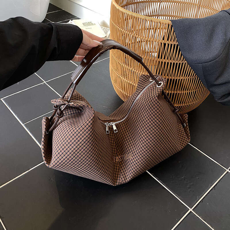 Bags Designer Women Korean Large Capacity Bucket for Women 2025 New Fashion Commuter Shoulder Versatile College Style Canvas Bag