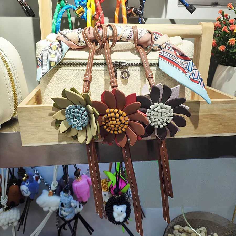 Sunflower Flower Bag Charm For Womens Bag High-end Fashion Exquisite Workmanship Bag Decoration Bag Accessories 2025 New Y250815