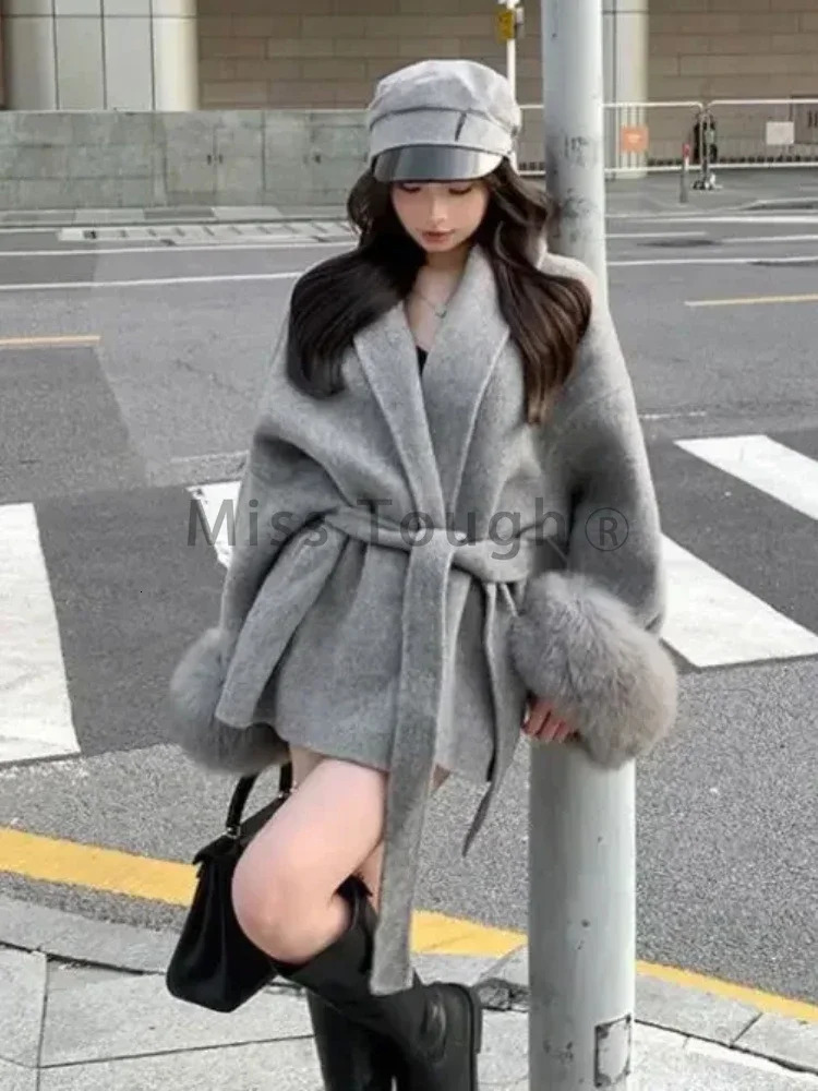 Korean Fashion Black Strapped Woolen Coat Women Clothing Winter Elegant Loose Premium Splicing Hairy Sleeve Warm Coats 250811