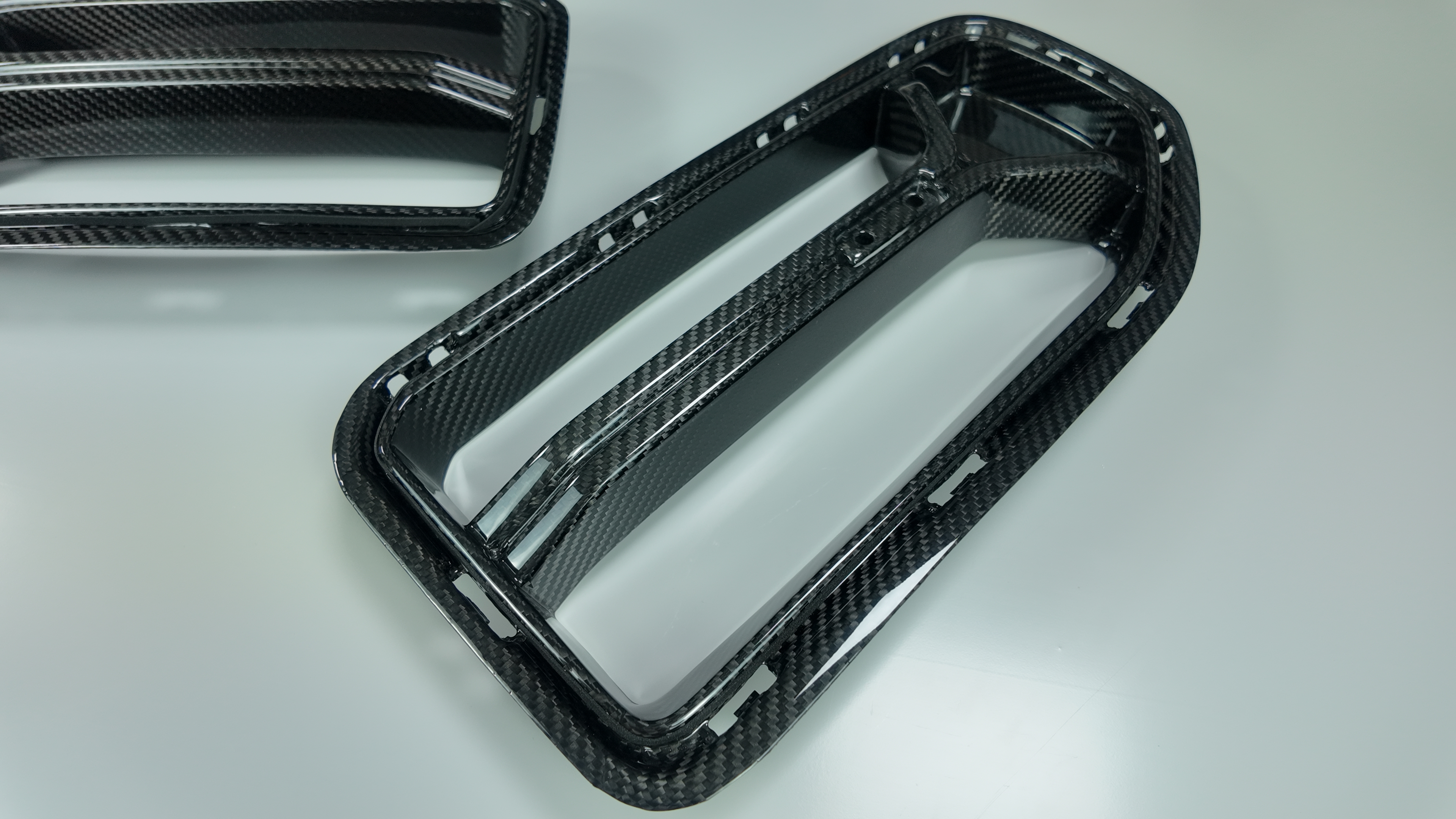 Dry carbon fiber front bumper ventilation hood, CSL style sports racing grille, G87, M2, M2 grill modification High-performance modifications