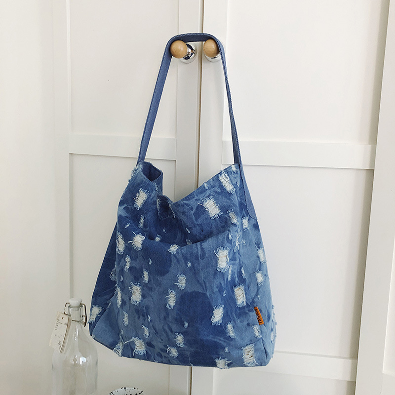 Autumn New Women's Shoulder Bag Denim Canvas Bag Shoulder Bag Design Sense Niche Commuting Large Capacity Handbag Bag Autumn New Designer Bag