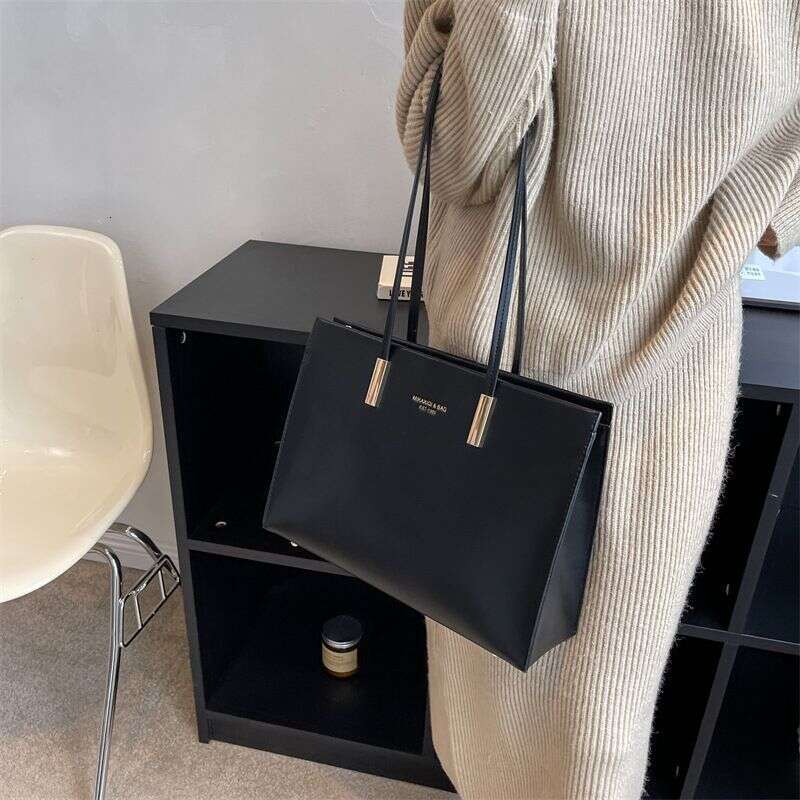 Large-capacity Bag Women's 2023 New High-end Fashion Niche Design Shoulder all-match retro commuter tote bag
