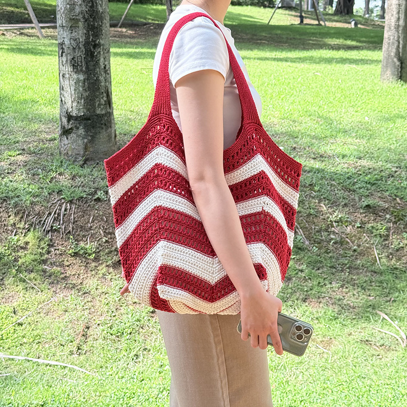 2025 Autumn New Women's Shoulder Bag Commuting Women's Hollow Woven Bag New Large Capacity Leisure Vacation Knitted Bag Autumn New Designer 