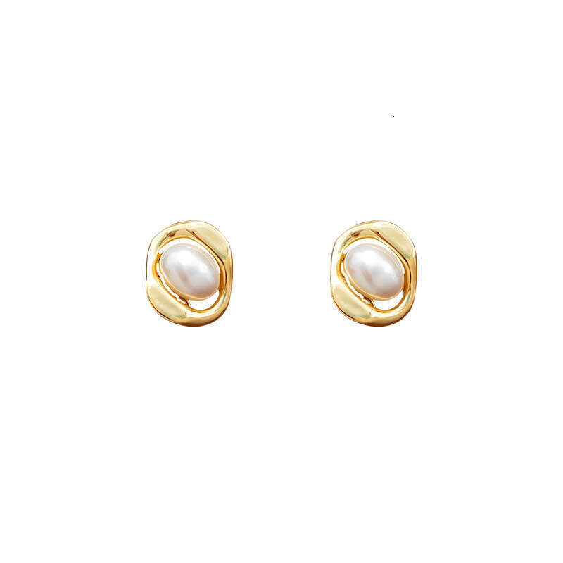 DHcollections Painless Pearl Mosquito Coil Clip-On Earrings for Women Without Piercing, French Style Earrings, Elegant Autumn Winter 2023 New Trend