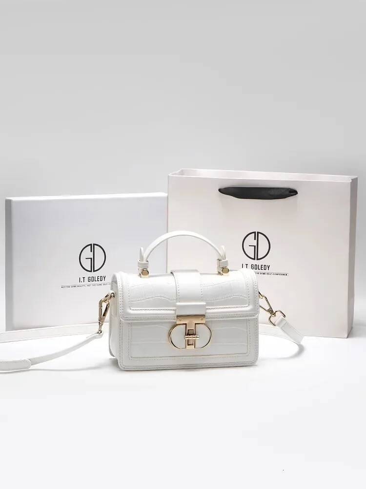 Designer Bags With High Quality Alligator Printing Leather And Delicate Metal Design Women's Portable Shoulder Bag