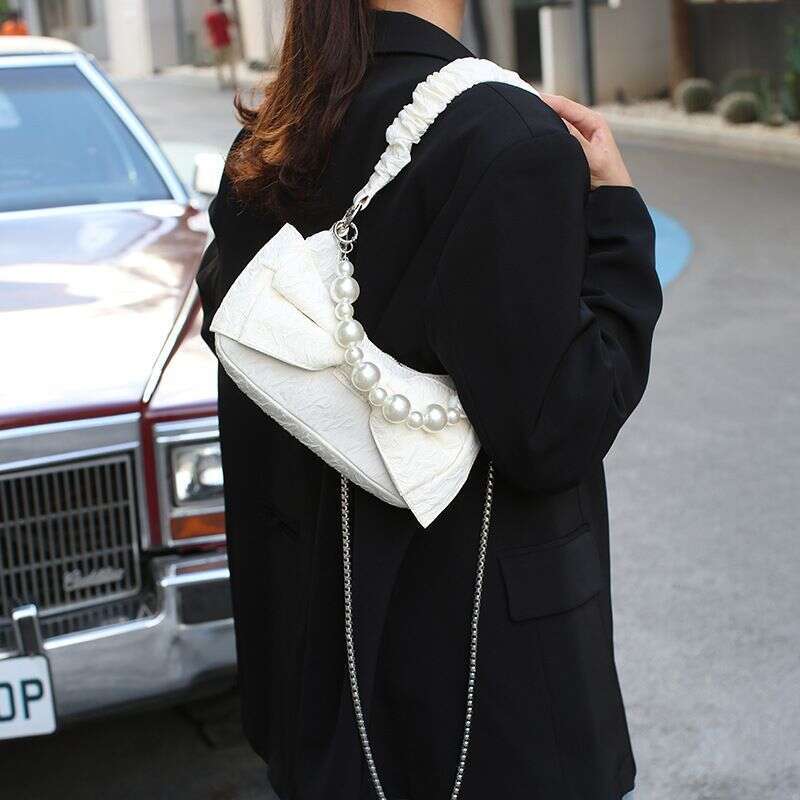 Fashion bow pearl chain handbag, high-end niche single shoulder bag, simple and versatile pleated armpit bag