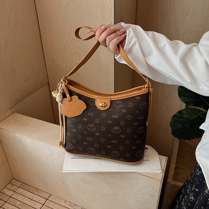 Free Shipping Designer Luxury Bag New Retro Women's Vintage Flower Handbag Large Capacity Commuting Shoulder Bag Classic Armpit Bag Casual Shoppi