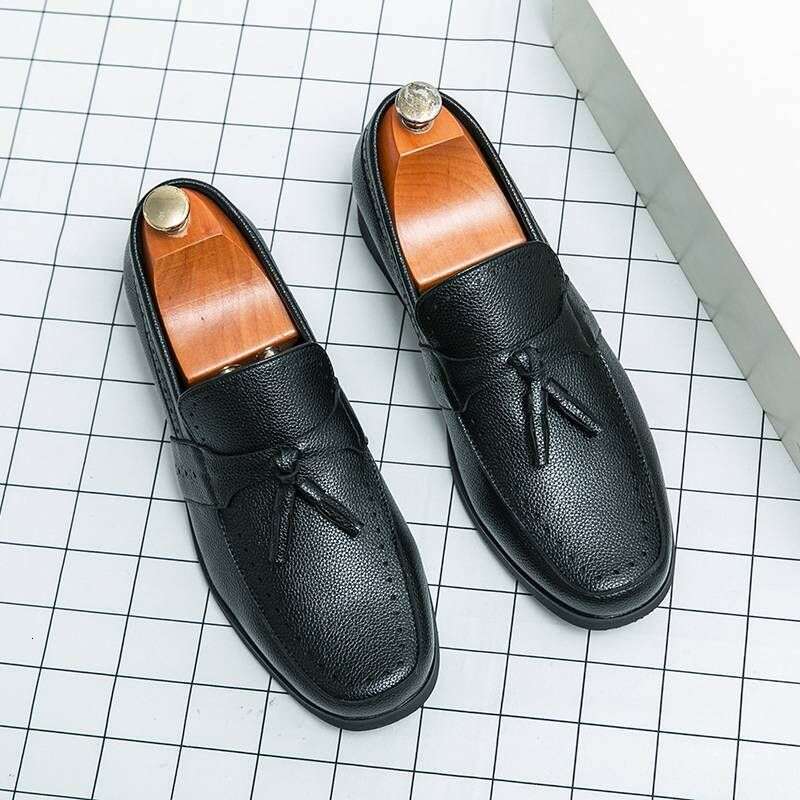 2025 Male New Formal Leather Men Business Wedding Shoe British Soft Soled Trendy Shoes Breathable Lazy Lightweight Loafers