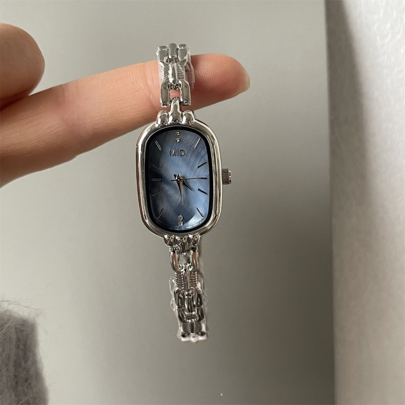 Chic Woman's Quilted Leather Strap Pocket-Watch: Refined Style