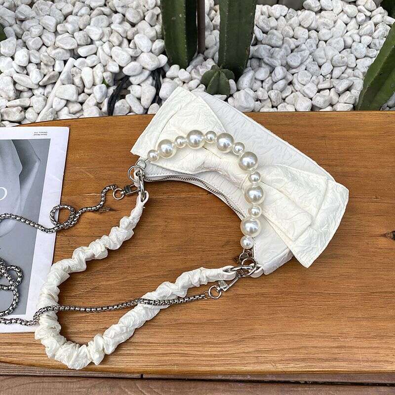 Fashion bow pearl chain handbag, high-end niche single shoulder bag, simple and versatile pleated armpit bag