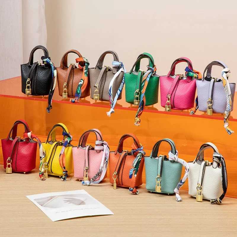 High-end leather mini vegetable basket bag pendant car keychain pendant cute and creative phones coin purse Y250815