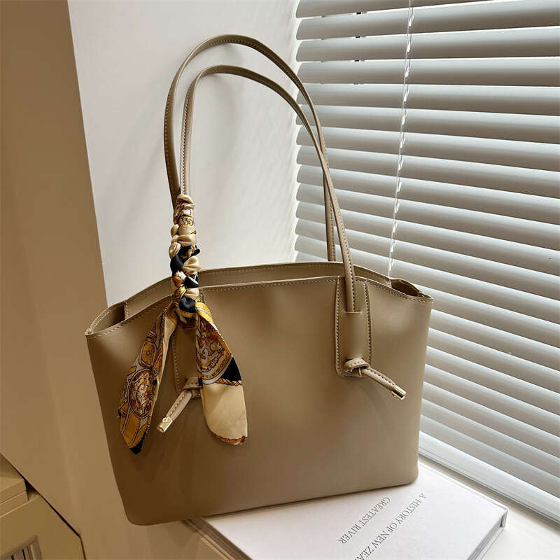 High-Quality Textured Luxury Single Shoulder Designer Bags Simple 2025 Tote Fashion New Versatile Large Capacity Commuting Class Bag