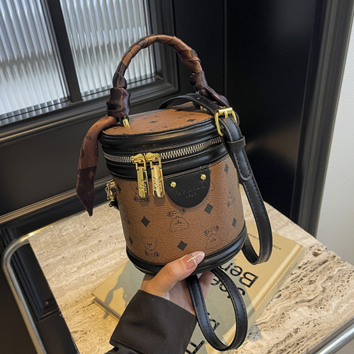 Retro Printed Women's Handbag Free Shipping Designer Fashion New Crossbody Round Bucket Bag Versatile Luxury Phone Bag Casual Makeup Shoulder Bag