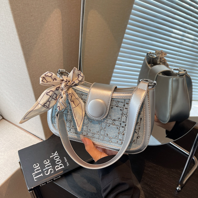 Free Shipping Designer Fashion Luxury Women's Armpit Bag New Hot Item Diamond Inlaid Shoulder Bag Mini Crossbody Bag Casual Makeup Bag