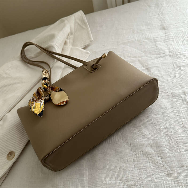 High-Quality Textured Luxury Single Shoulder Designer Bags Simple 2025 Tote Fashion New Versatile Large Capacity Commuting Class Bag