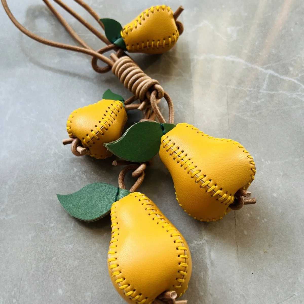 High-end Cowhide Leather Hand-sewn Bag Pendant ple Pear Good Things Ce True Safe Fruit Keychain DIY Bag Y250815