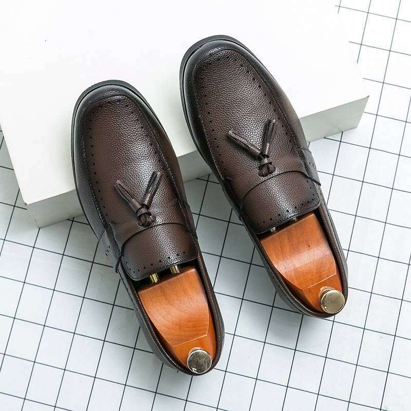 2025 Male New Formal Leather Men Business Wedding Shoe British Soft Soled Trendy Shoes Breathable Lazy Lightweight Loafers