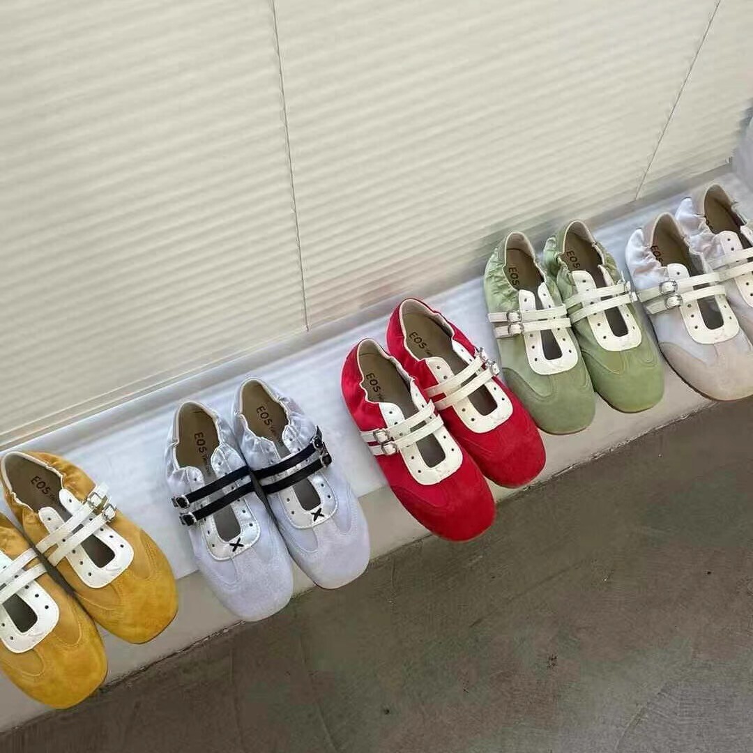 Designer 2025 new women's flat shoes, ballet shoes, sports and casual shoes