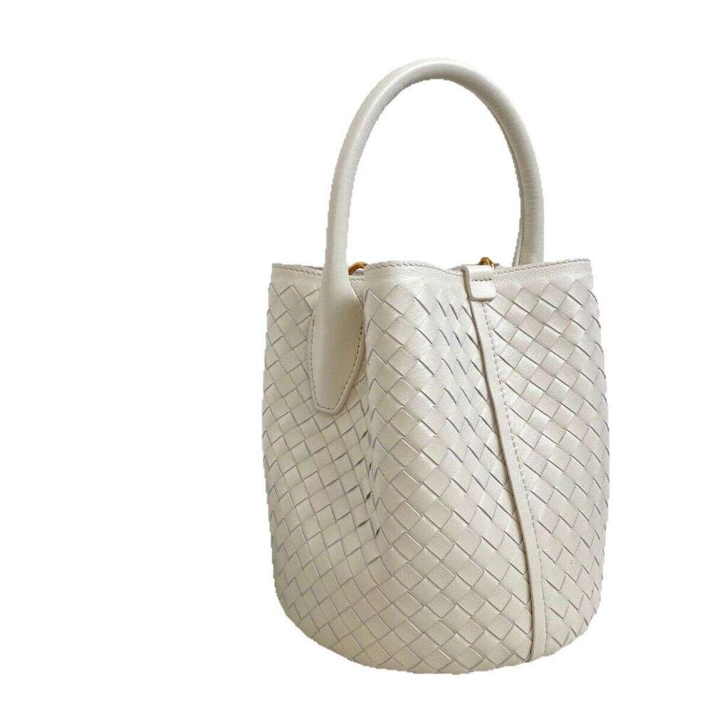 New Trend Genuine Leather Women's Niche Single Shoulder Crossbody Large Capacity Handwoven Sheepskin Handheld Bucket Bag designer bag B5