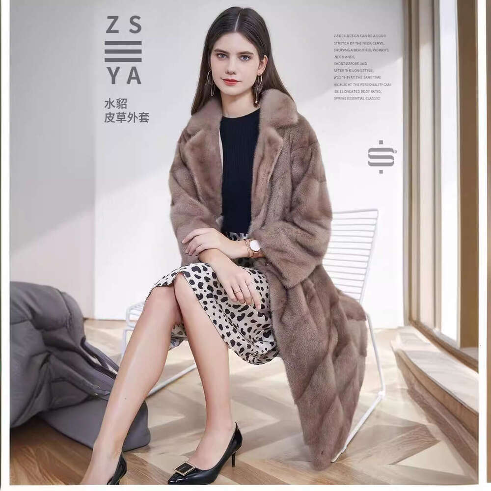 A full-length fur coat imitating mink fur for women, with a suit collar, is a versatile, light luxury, and fashionable lapel