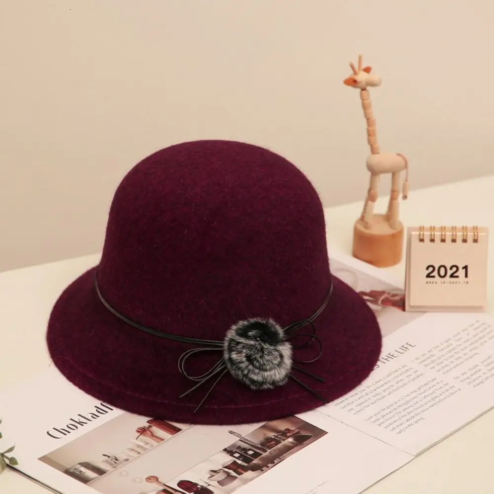 Vintage Outdoor Warm Ladies Fedoras Cap with Fur Ball Solid Color Casual Basin Hat Windproof Fisherman Hat for Autumn Winter 250808