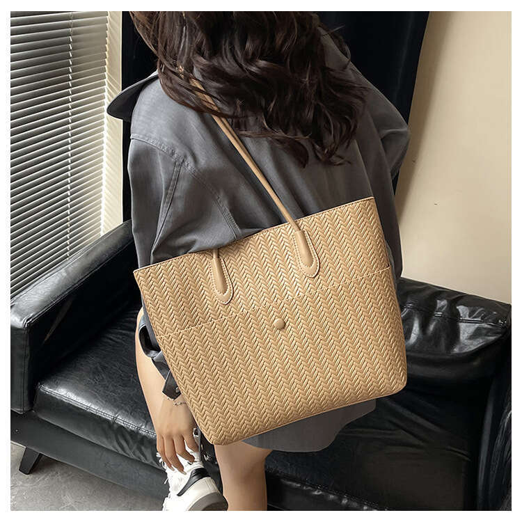 Korean Style Large Capacity Underarm Commuter Women's Bags Designer Women 2025 New Simple Tote Versatile Shoulder Bag