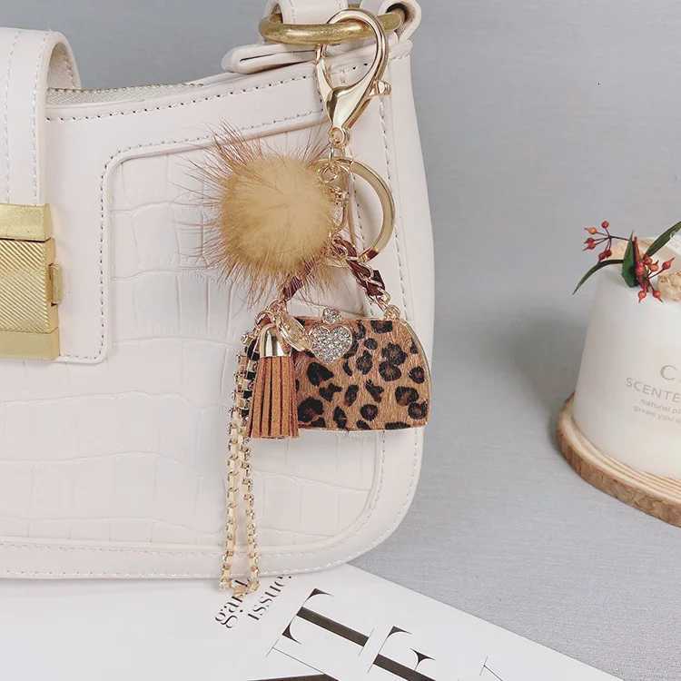 Autumn and Winter Creative Leopard Horse Fur Keychain Women Accessories Personal Bag Pendant Keychain Generation Y250815