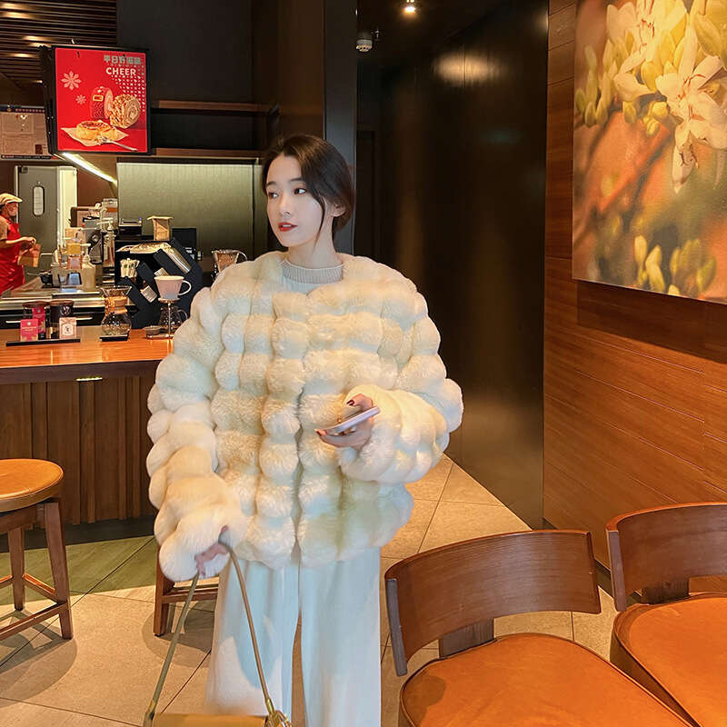Faux Fur Coat Women New Style Short Imitation Fur Plush Collarless Top Short Top 2025 Autumn and Winter Warm and Trend
