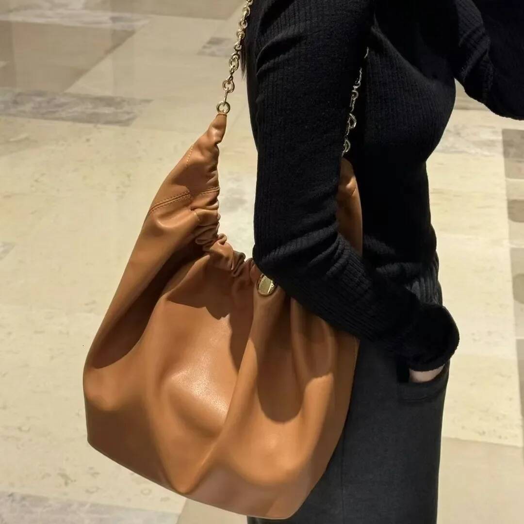 2024 New Squeeze Garbage Soft Cow Leather Elegant Cloud Pattern Single Shoulder Chain Underarm Bag From China Mainland